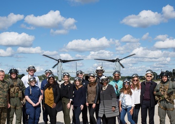 Marines fly with Detroit dignitaries