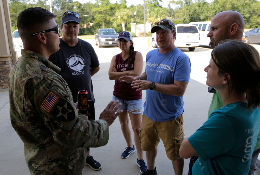 Soldiers Help Distribute Supplies