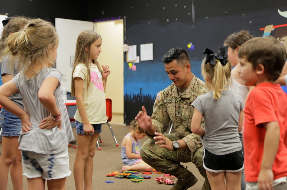 Soldiers Help Distribute Supplies