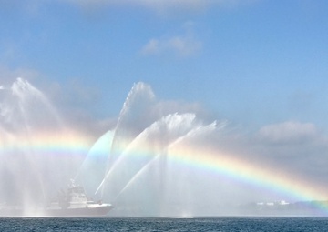 Coast Guard welcomes largest container ship to pass under new Bayonne Bridge