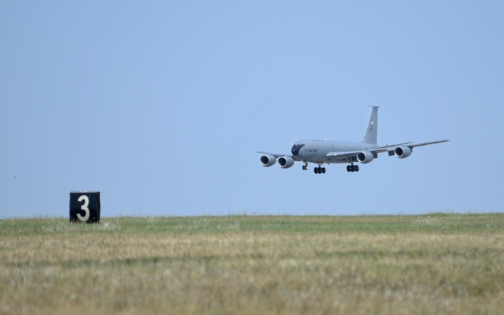 McConnell welcomes evacuated MacDill aircraft