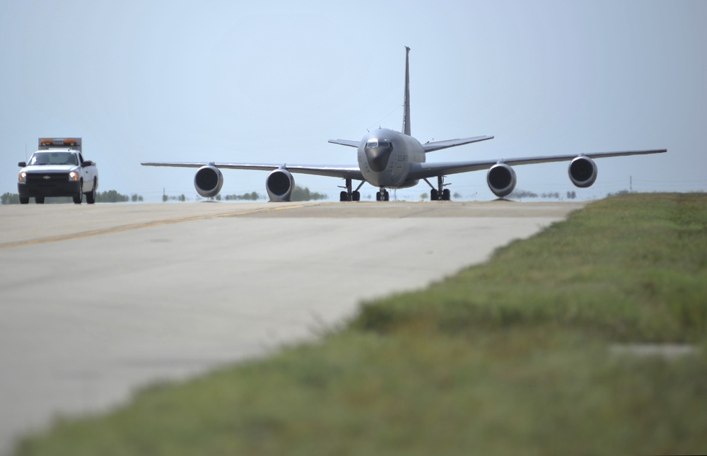 McConnell welcomes evacuated MacDill aircraft