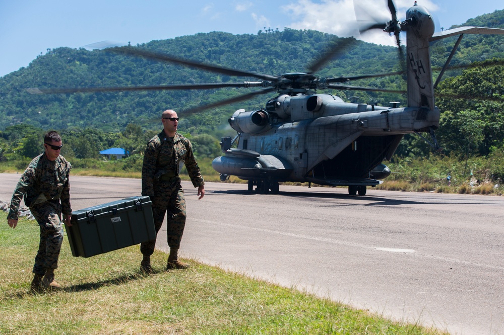 SPMAGTF-SC Marines continue school projects in Trujillo