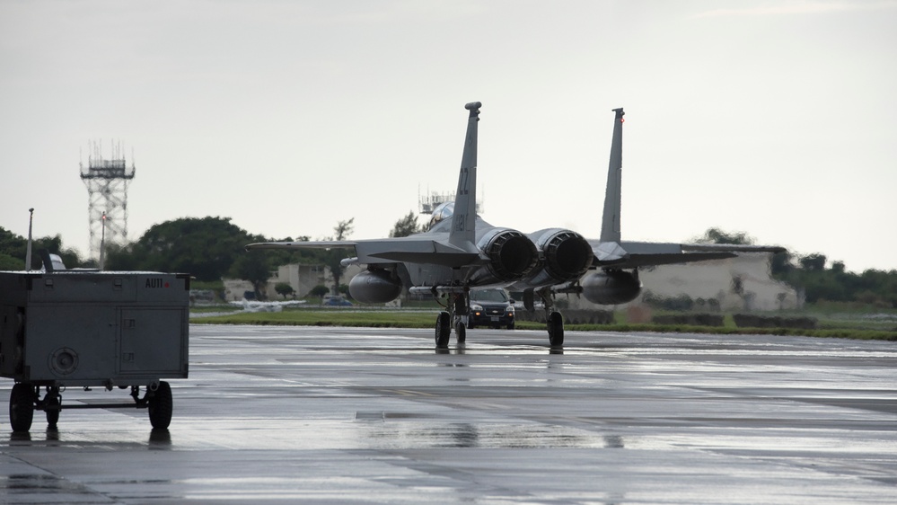 Team Kadena exercises aircraft prep