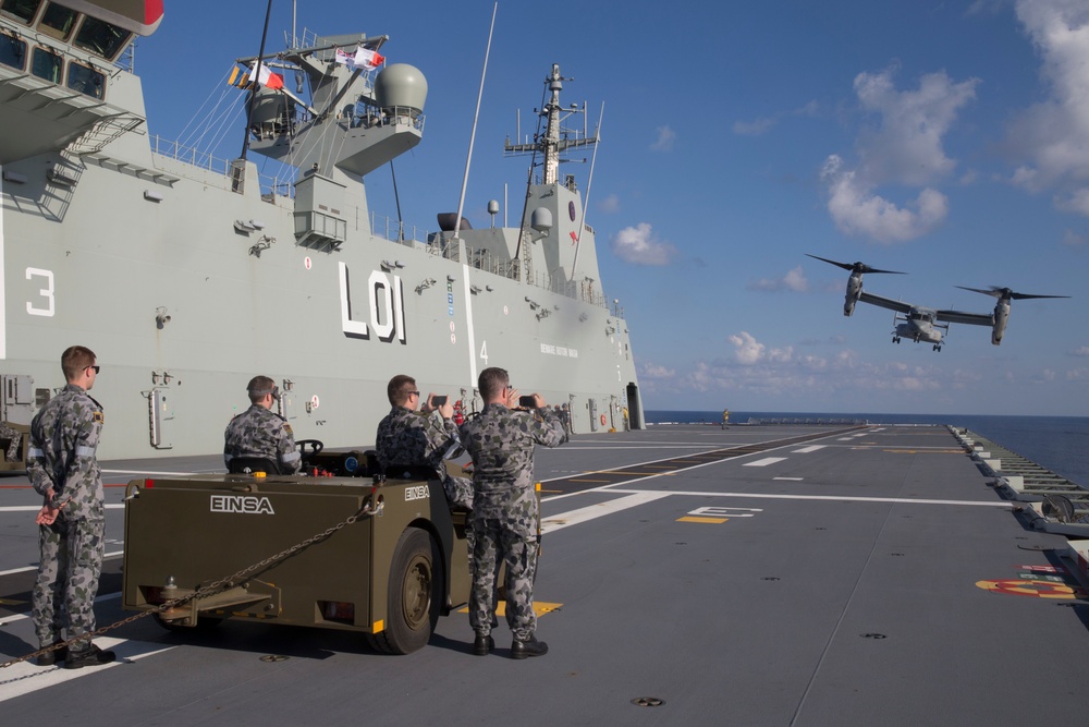 Osprey lands for first time on Royal Australian Navy’s HMAS Adelaide