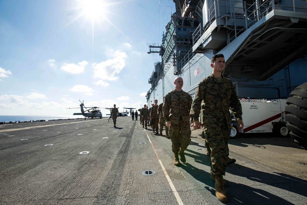 BLT 2/6, VMM 162 (REIN) rehearse preliminary boarding procedures aboard the USS Kearsarge