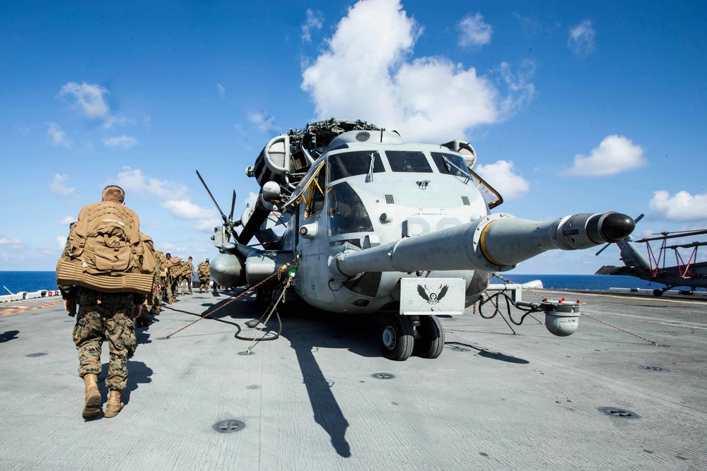 BLT 2/6, VMM 162 (REIN) rehearse preliminary boarding procedures aboard the USS Kearsarge