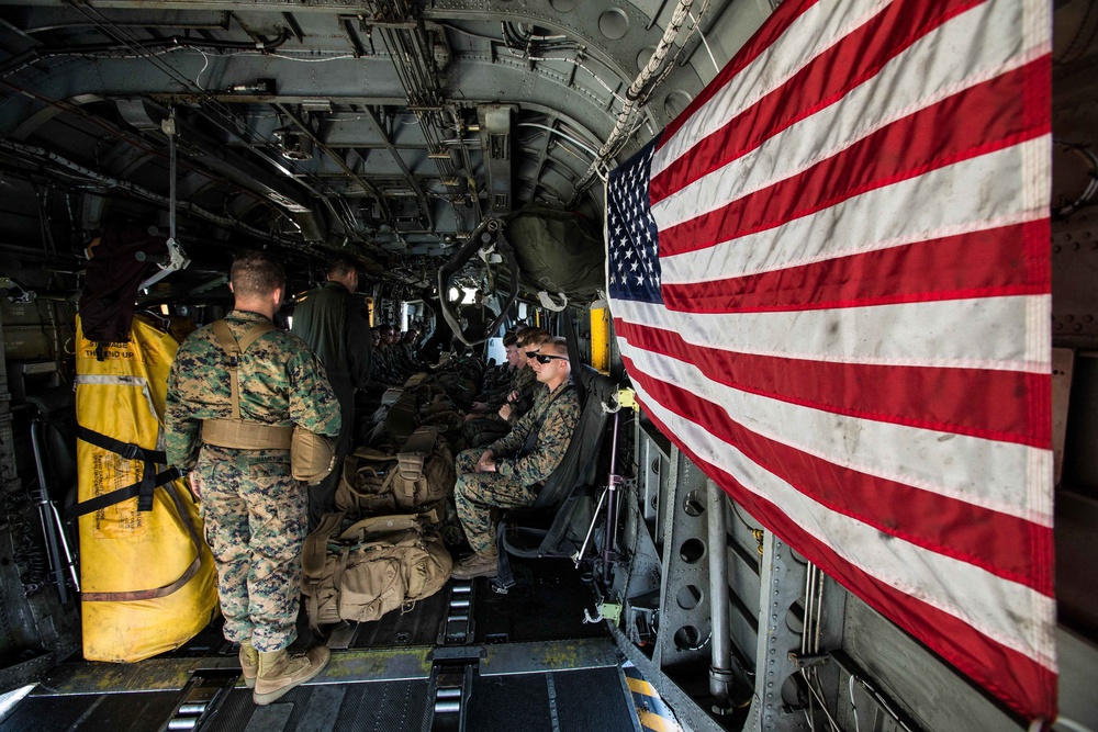BLT 2/6, VMM 162 (REIN) rehearse preliminary boarding procedures aboard the USS Kearsarge