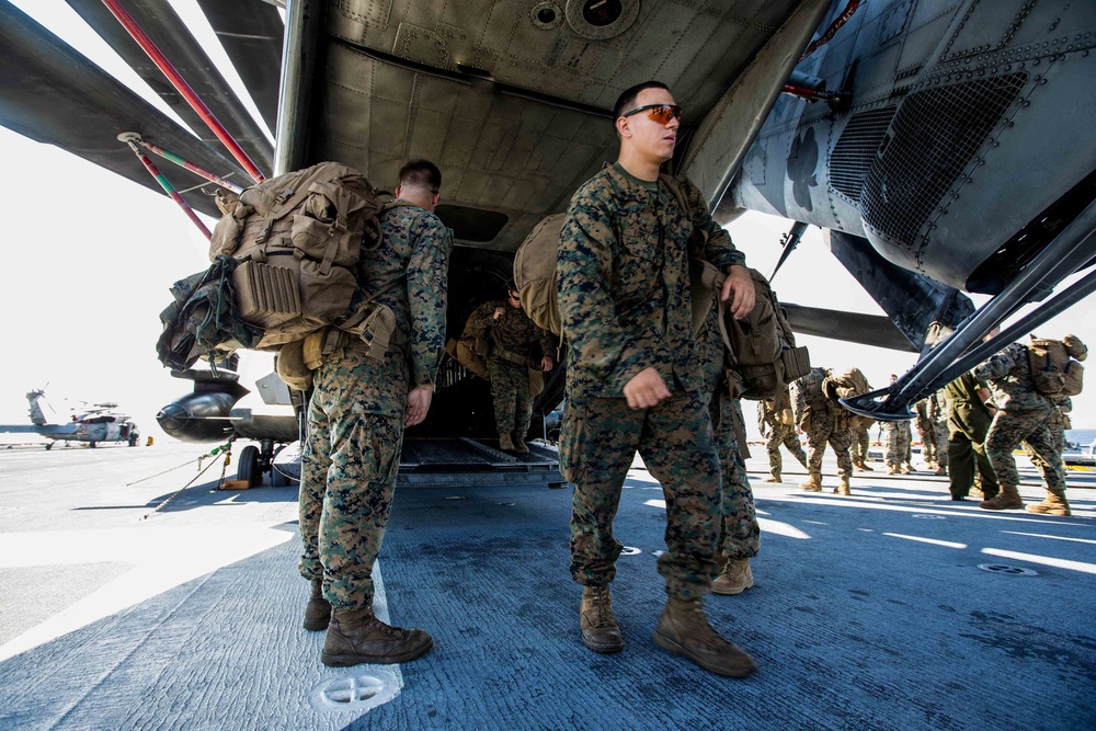 BLT 2/6, VMM 162 (REIN) rehearse preliminary boarding procedures aboard the USS Kearsarge