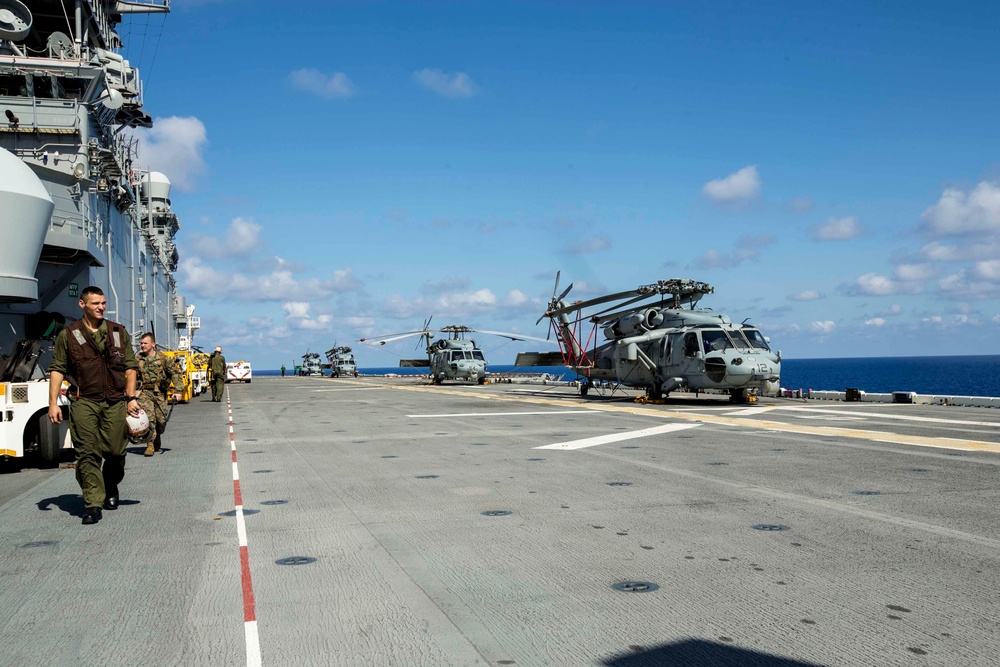 BLT 2/6, VMM 162 (REIN) rehearse preliminary boarding procedures aboard the USS Kearsarge