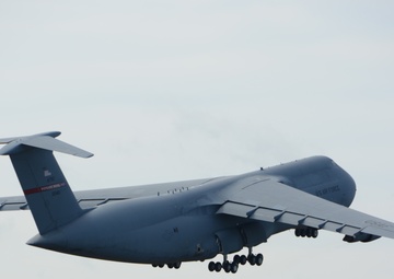 Spectators look on at final C-5A Galaxy Departure