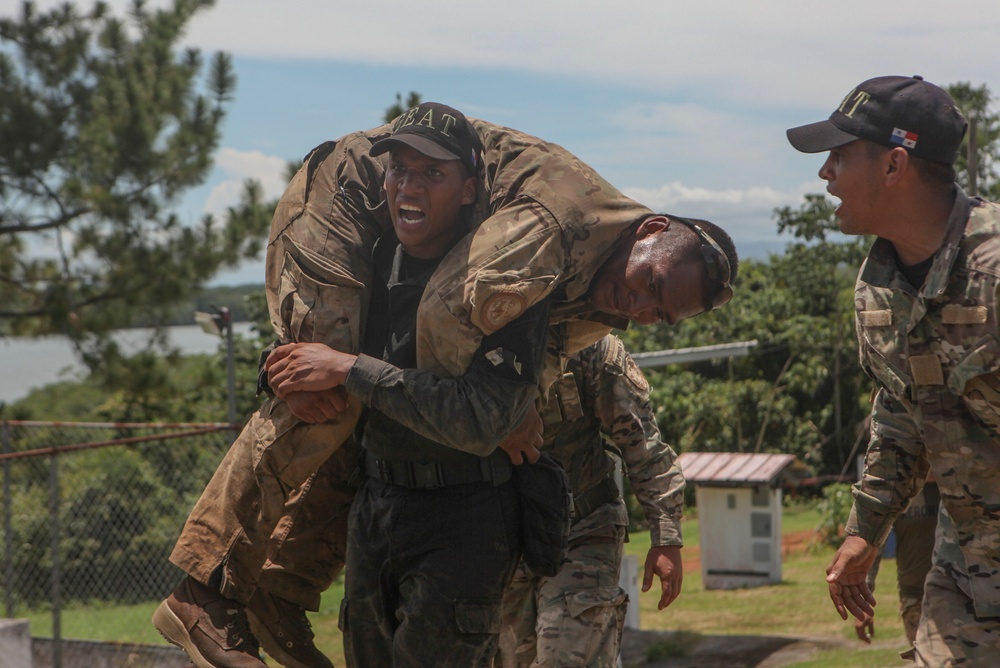 SPMAGTF-SC Marines conduct training with Panamanian service members