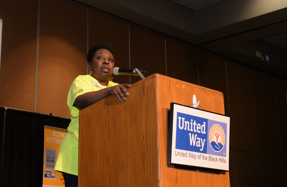 Airmen offer helping hand during the United Way Day of Caring