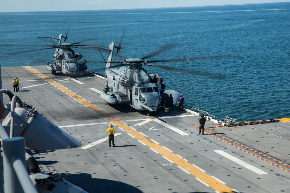 HMH-461 lands aboard USS Iwo Jima (LHD 7) in support of 26th MEU, DSCA