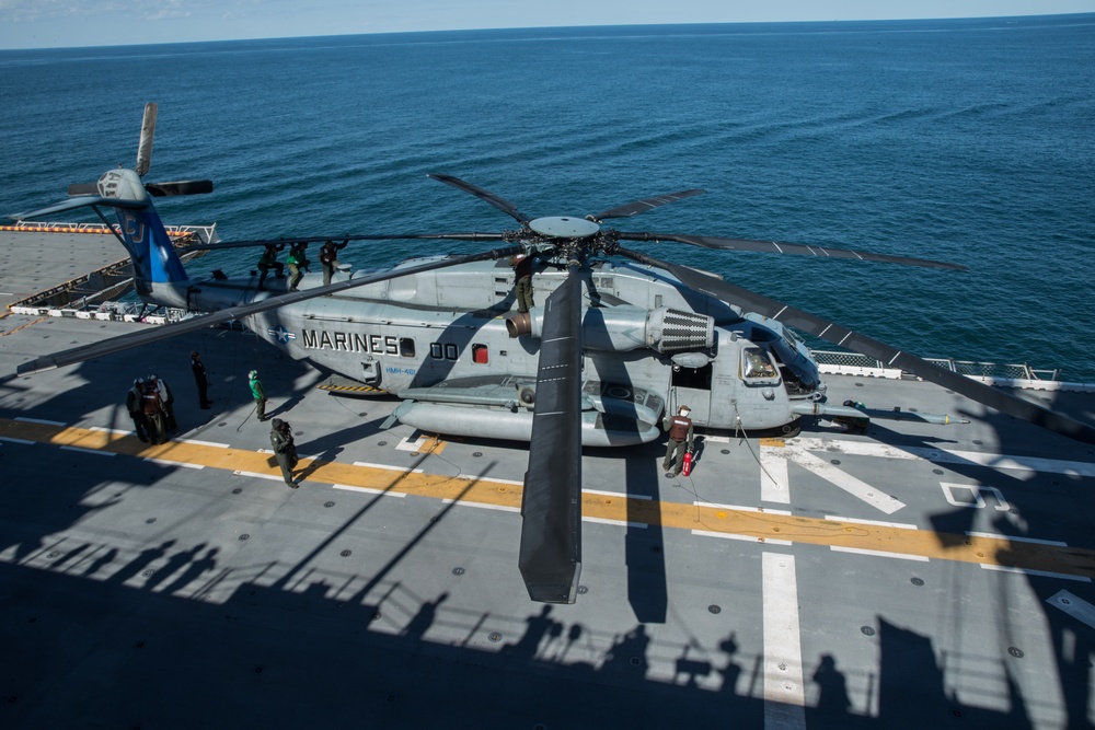 HMH-461 lands aboard USS Iwo Jima (LHD 7) in support of 26th MEU, DSCA