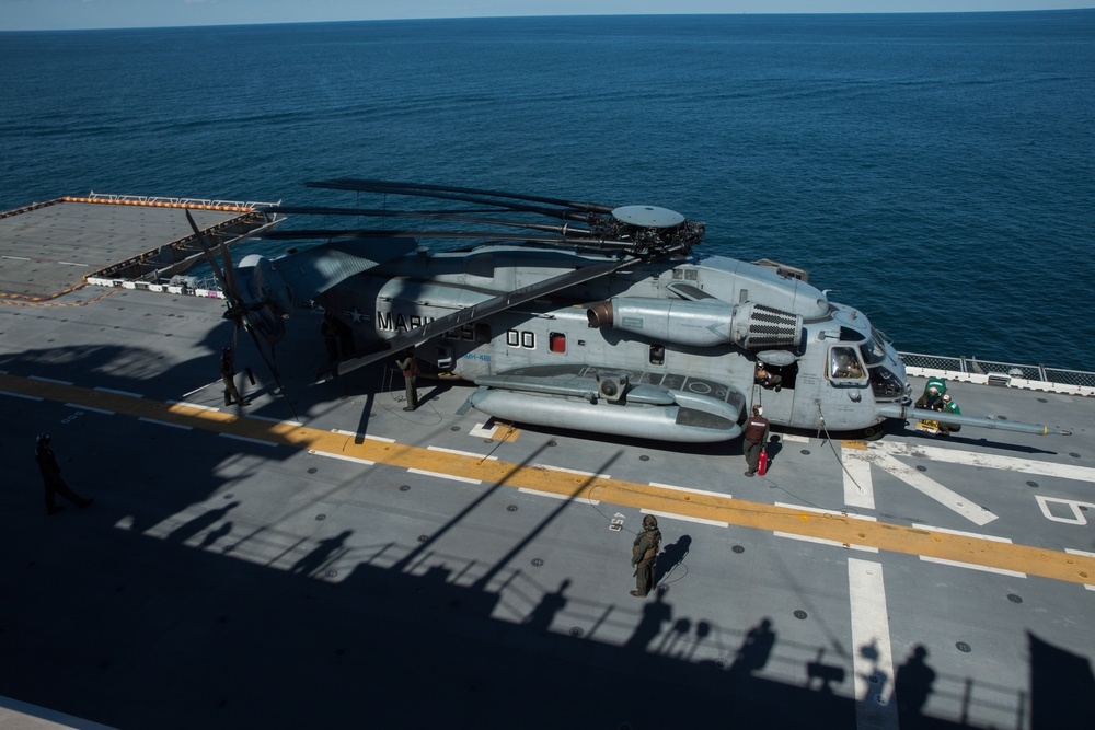 HMH-461 lands aboard USS Iwo Jima (LHD 7) in support of 26th MEU, DSCA