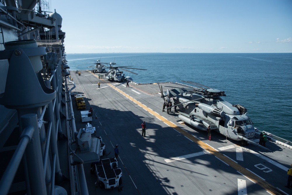 HMH-461 lands aboard USS Iwo Jima (LHD 7) in support of 26th MEU, DSCA