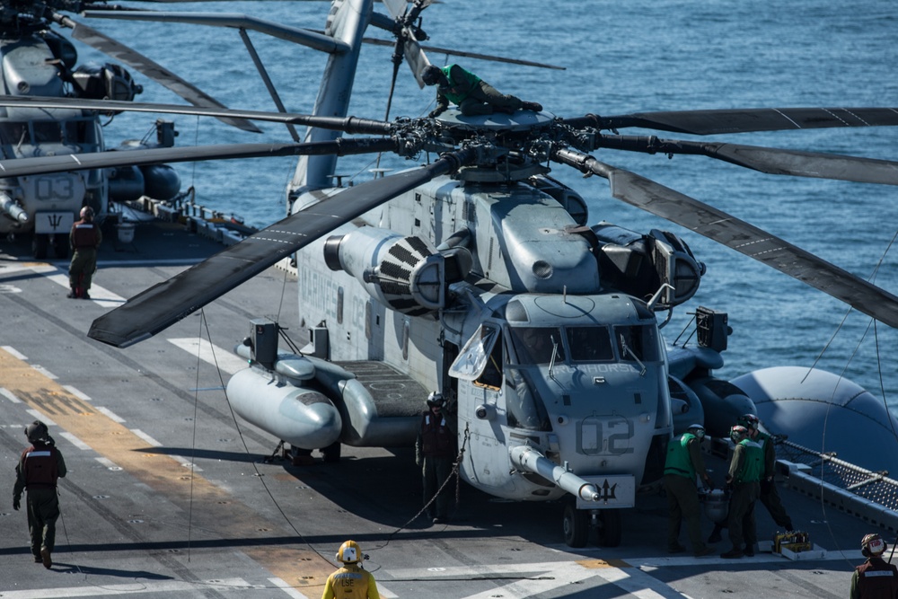 HMH-461 lands aboard USS Iwo Jima (LHD 7) in support of 26th MEU, DSCA
