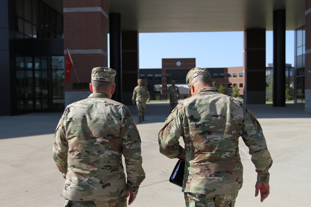 LTG Garrett pays a visit to 1st TSC