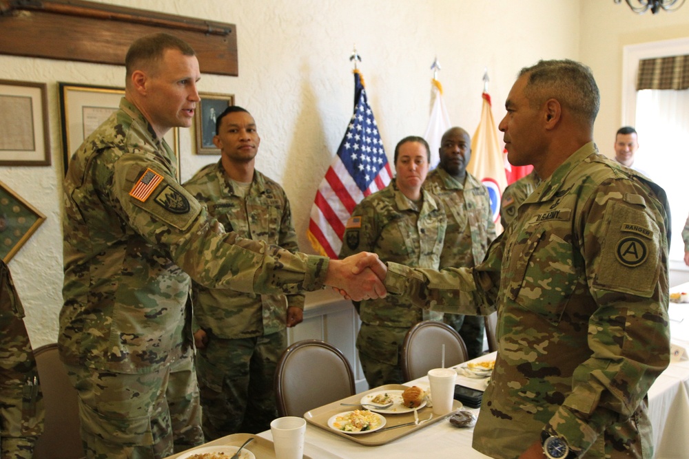 LTG Garrett pays a visit to 1st TSC