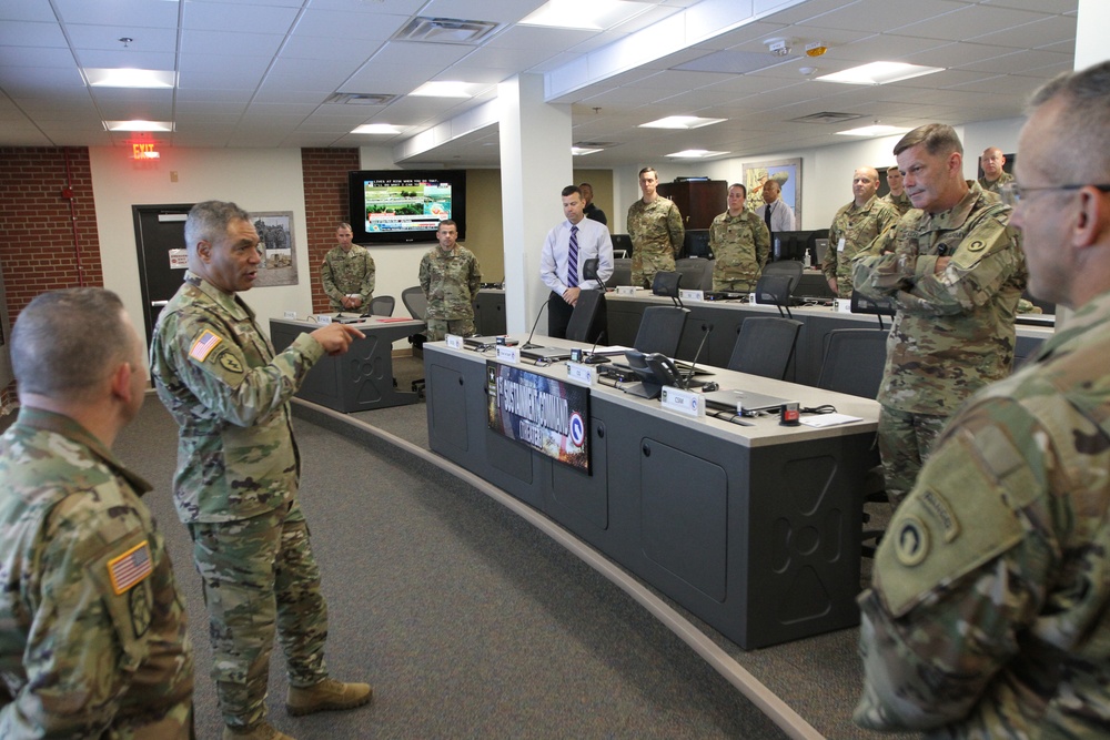 LTG Garrett pays a visit to 1st TSC