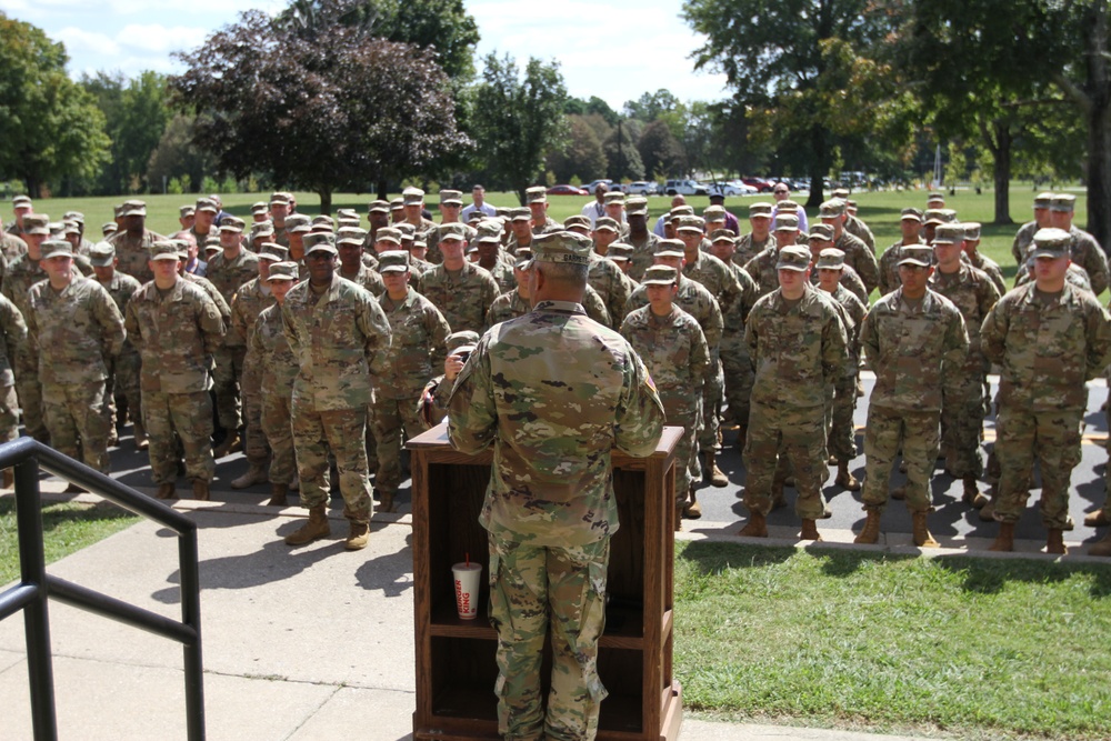 LTG Garrett pays a visit to 1st TSC