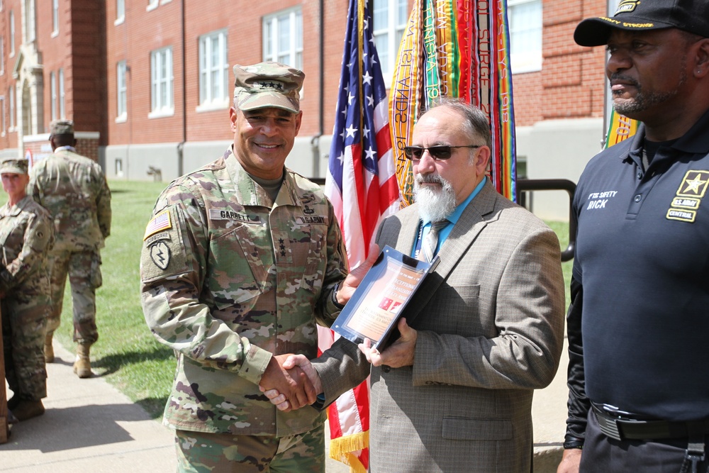 LTG Garrett pays a visit to 1st TSC