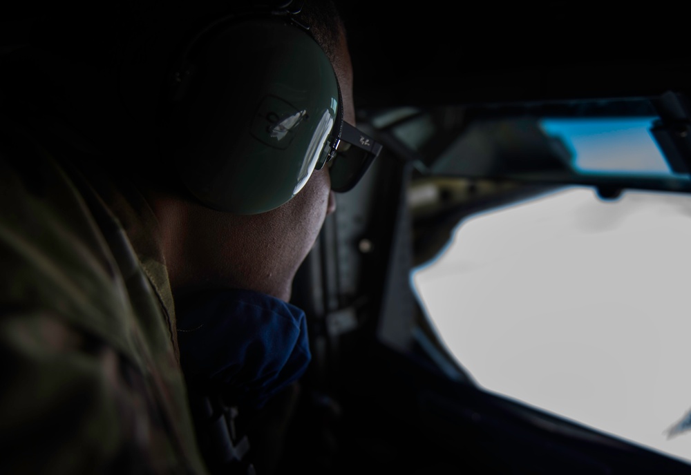 340th EARS fuels Coalition aircraft