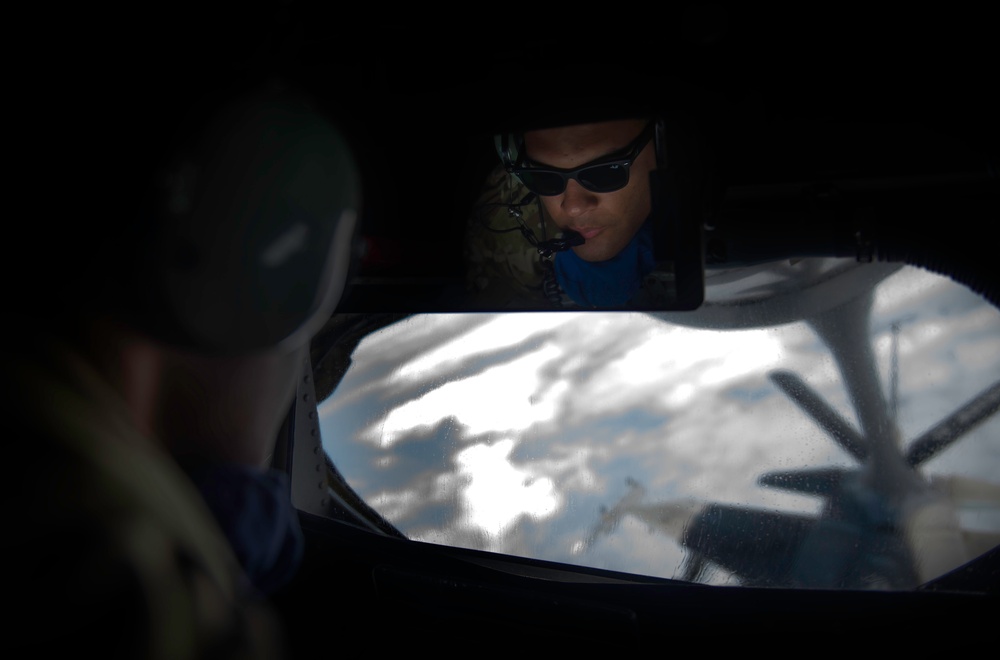 340th EARS fuels Coalition aircraft