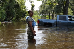 Texas Soldiers break language barriers to help victims of Hurricane Harvey