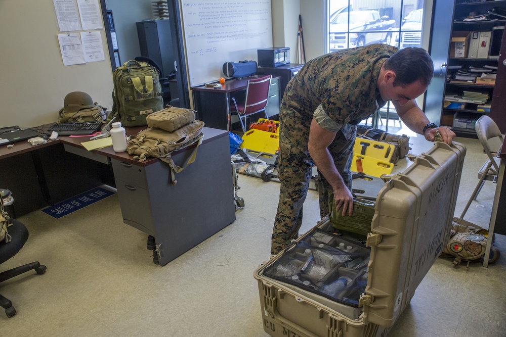 Marine Corps Reserve Units prepare for Hurricane Irma