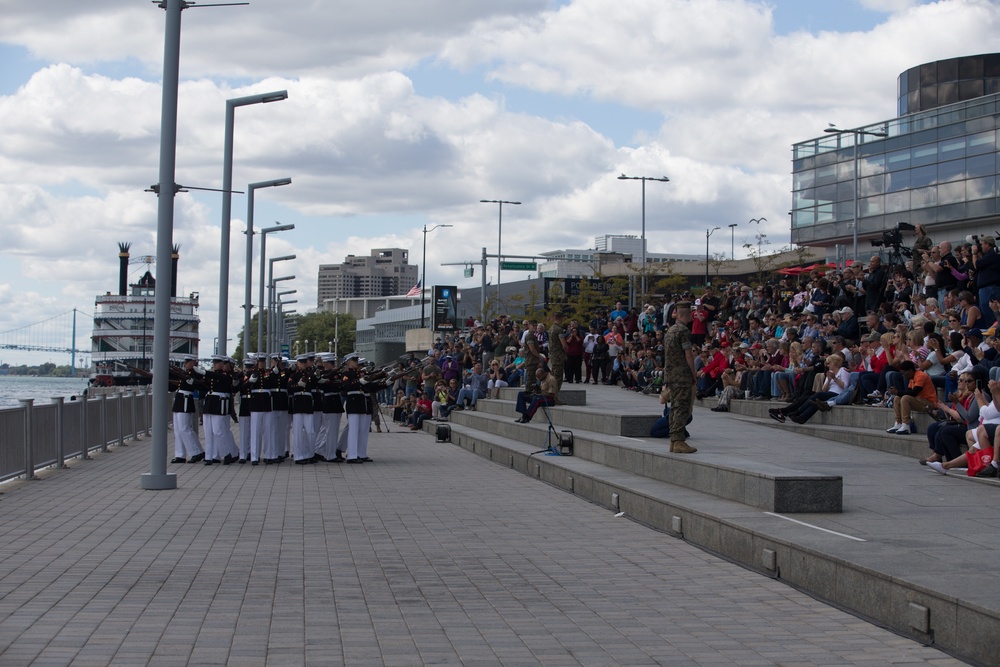 Detroit locals watch the MAGTF demonstration