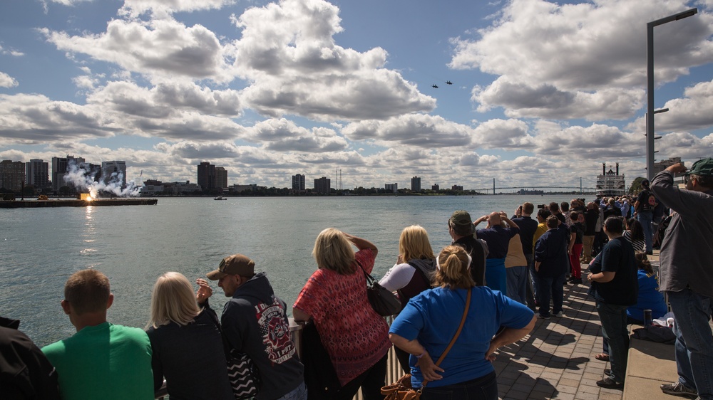 Detroit locals watch the MAGTF demonstration