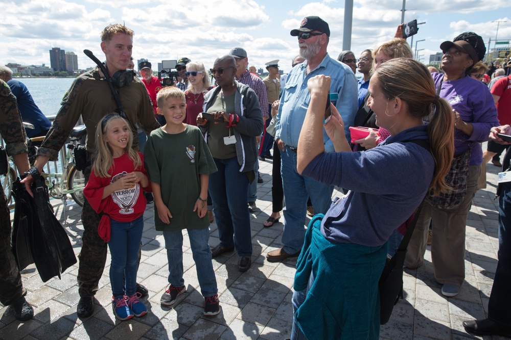 Detroit locals watch the MAGTF demonstration