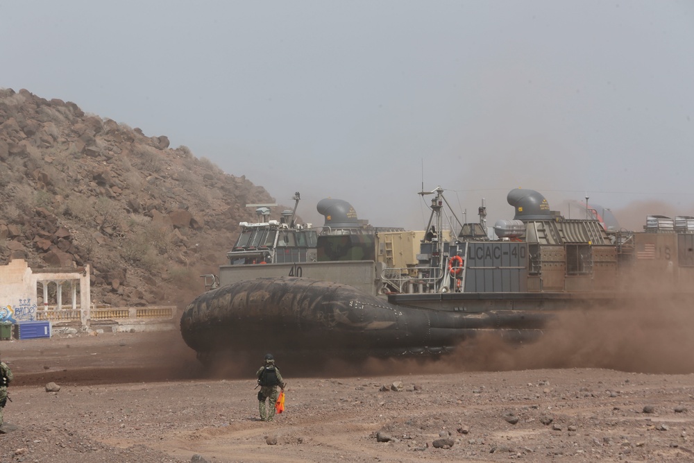 15th MEU, America ARG conducts offload in U.S. Fifth Fleet