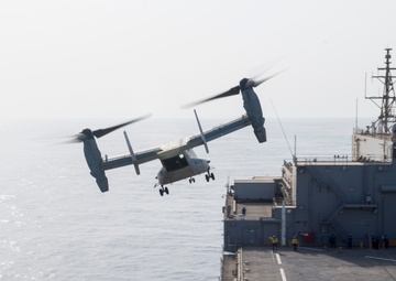 15th MEU Marines assigned to the USS Pearl Harbor perform VBSS aboard the Lewis B. Puller