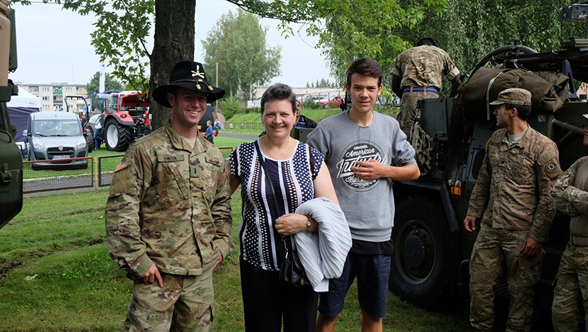 Battle Group Poland displays equipment in Sejny