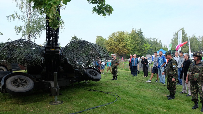 Battle Group Poland displays equipment in Sejny