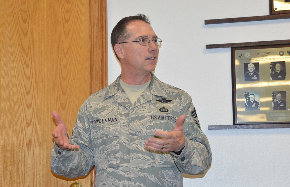 ISR Command Chief provides departing words of wisdom