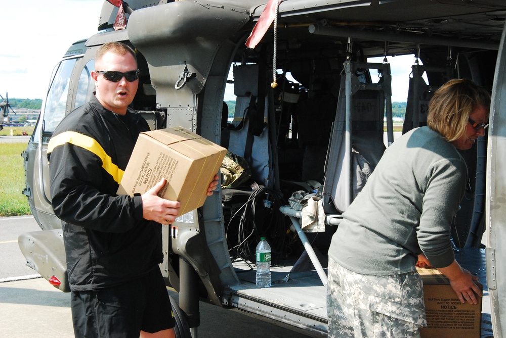 NY Army National Guard UH-60s head for Florida