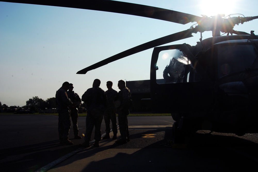 NY Army National Guard UH-60s head for Florida