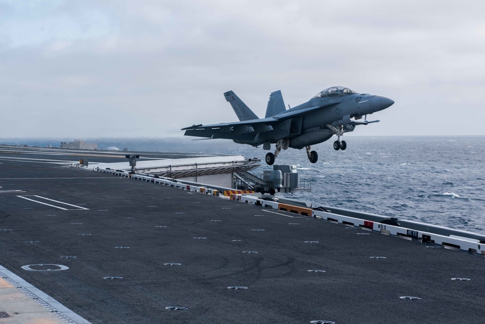 Stennis Conducts Carrier Qualifications