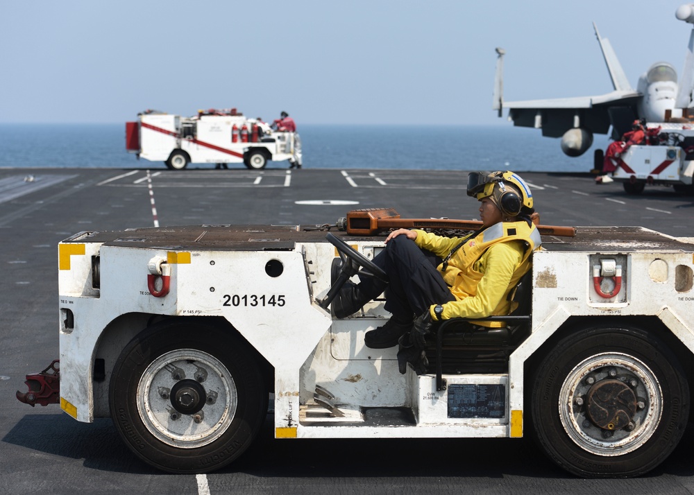 Nimitz Supports Operation Inherent Resolve