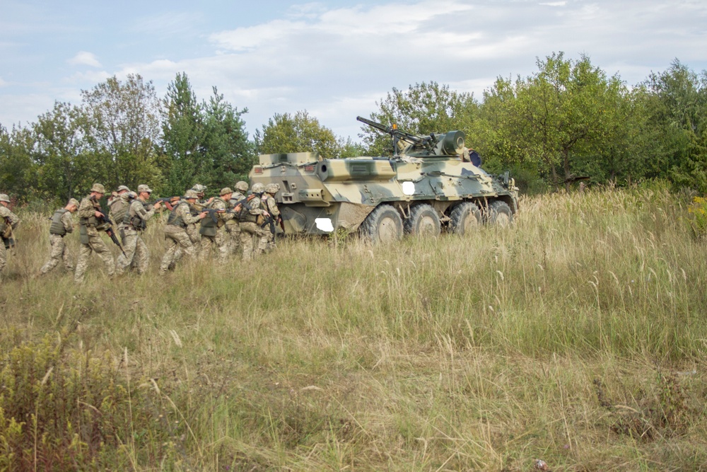 Rapid Trident soldiers react to convoy ambush training