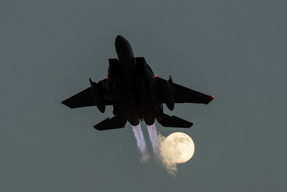 F-15E brings the boom