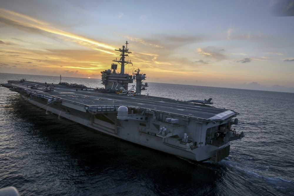 The Nimitz-class aircraft carrier USS Abraham Lincoln (CVN 72) transits the Atlantic Ocean