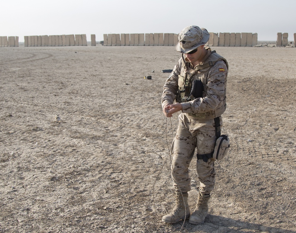 Spanish army trainer proficiency breach training