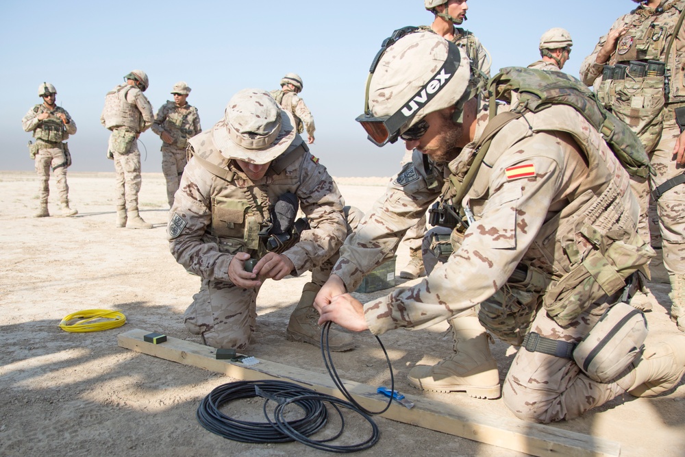 Spanish army trainer proficiency breach training