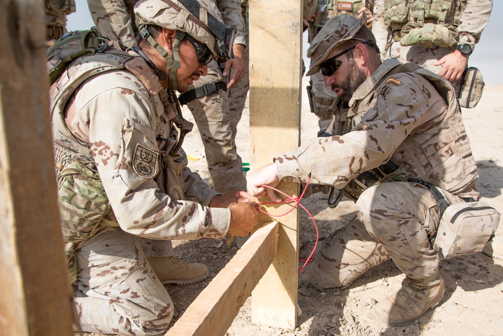 Spanish army trainer proficiency breach training