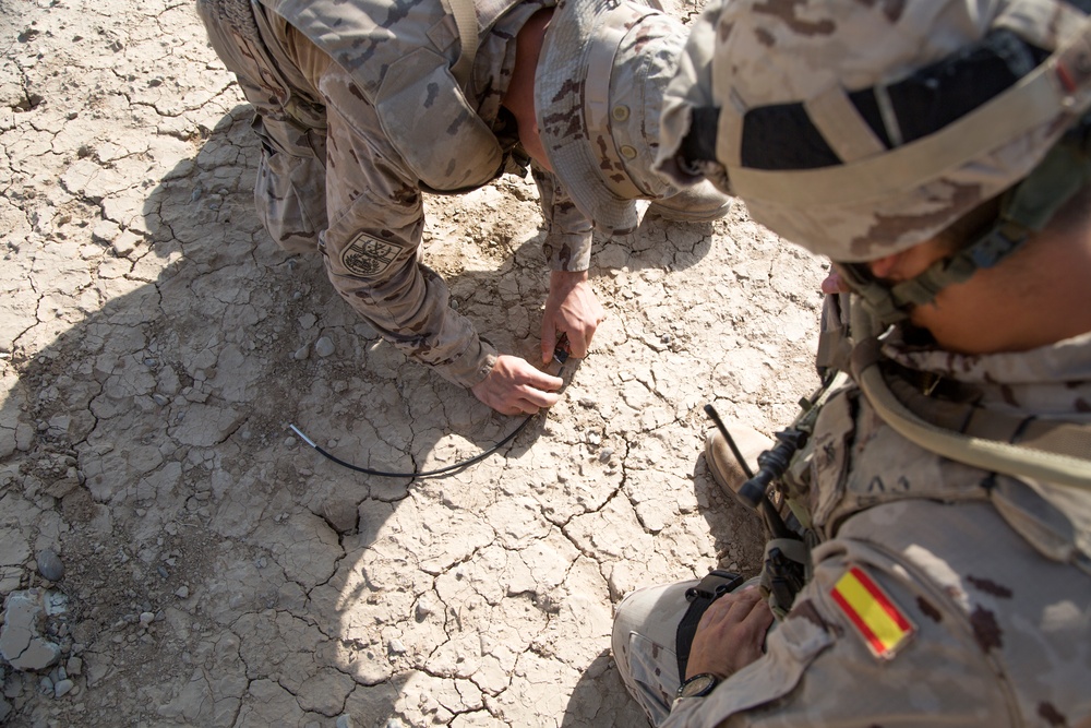 Spanish army trainer proficiency breach training